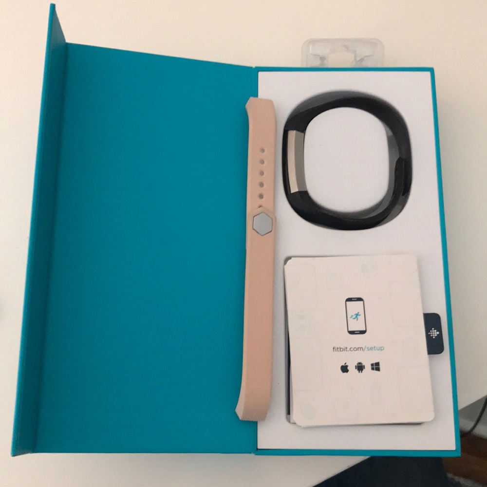 FitBit Alta (black) + additional band